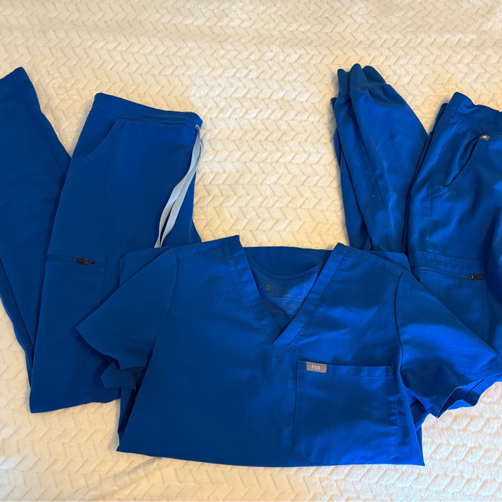 Figs Scrub Set w/ 2 pants